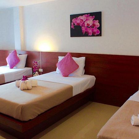 Phuthara Hostel Phuket Esterno foto