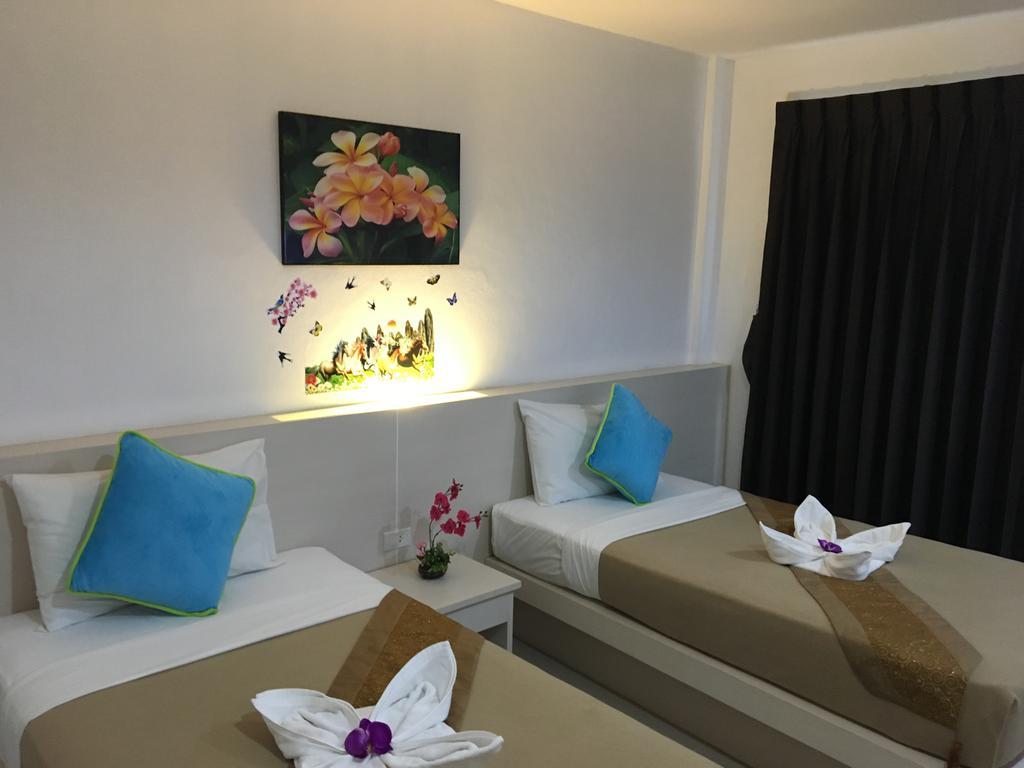 Phuthara Hostel Phuket Esterno foto