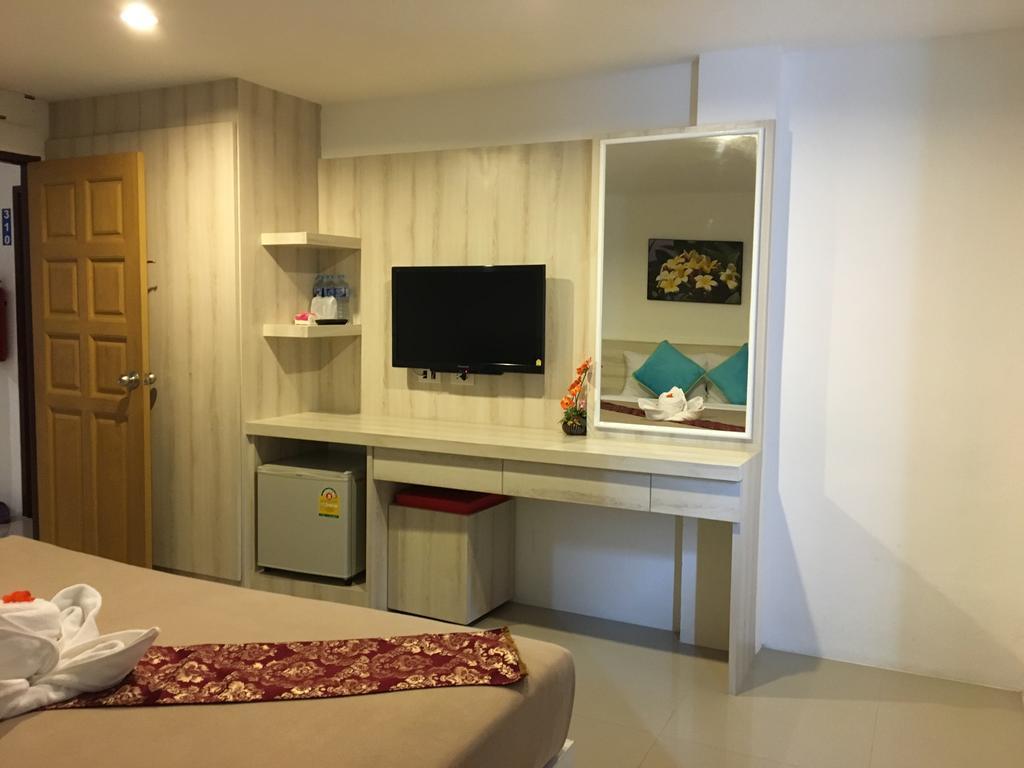 Phuthara Hostel Phuket Esterno foto