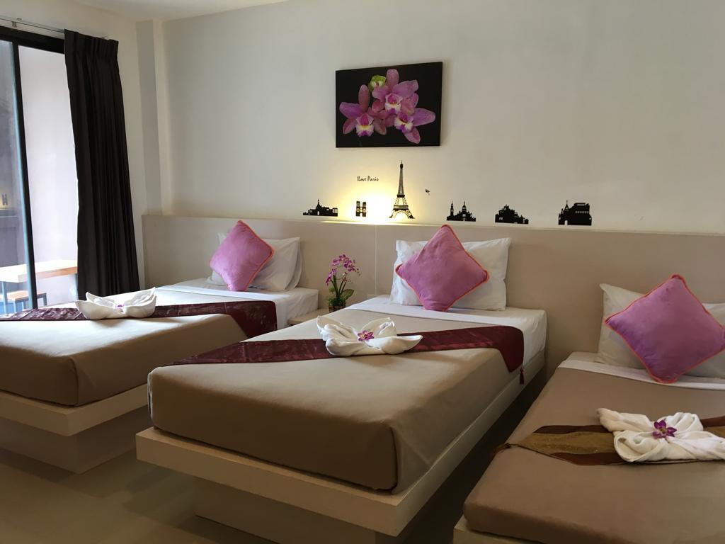 Phuthara Hostel Phuket Esterno foto