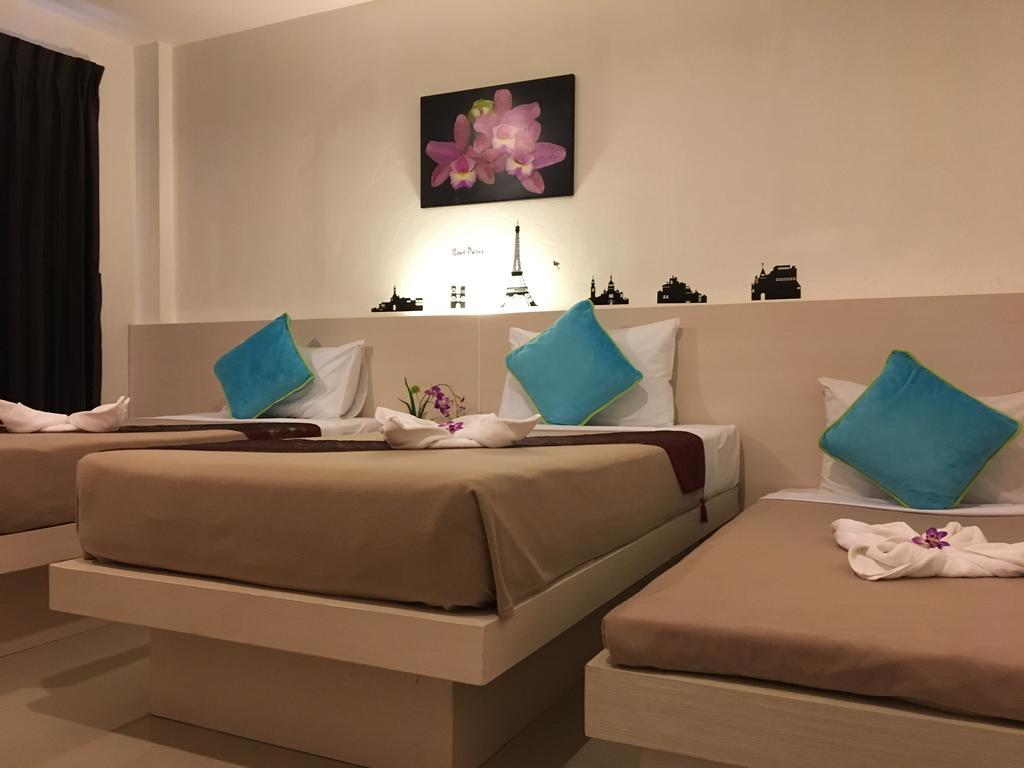 Phuthara Hostel Phuket Esterno foto