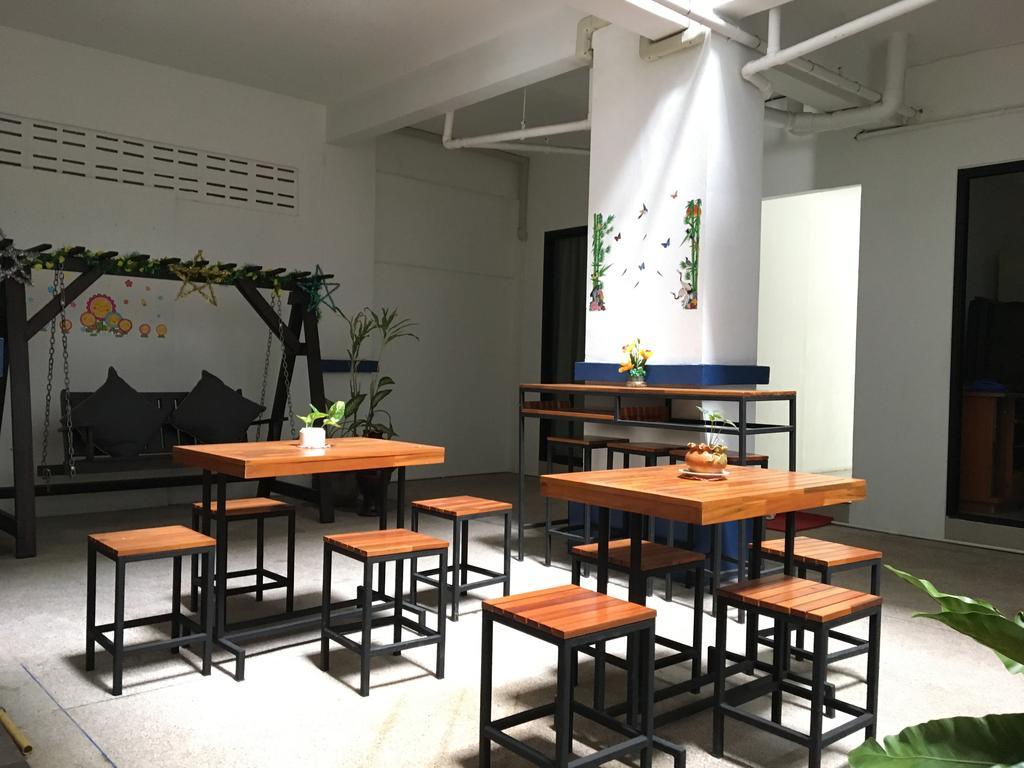 Phuthara Hostel Phuket Esterno foto