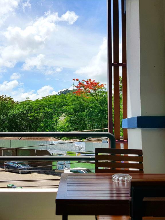 Phuthara Hostel Phuket Esterno foto