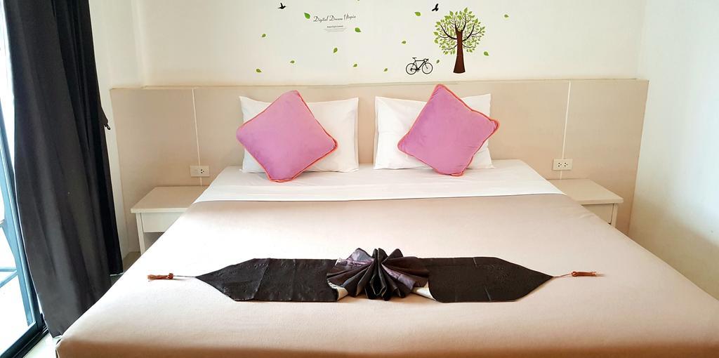 Phuthara Hostel Phuket Esterno foto
