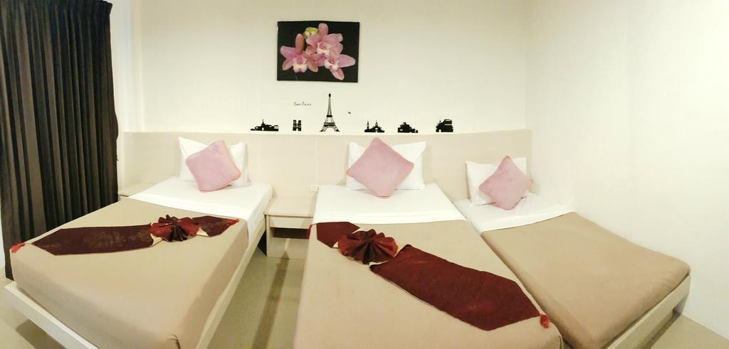Phuthara Hostel Phuket Esterno foto