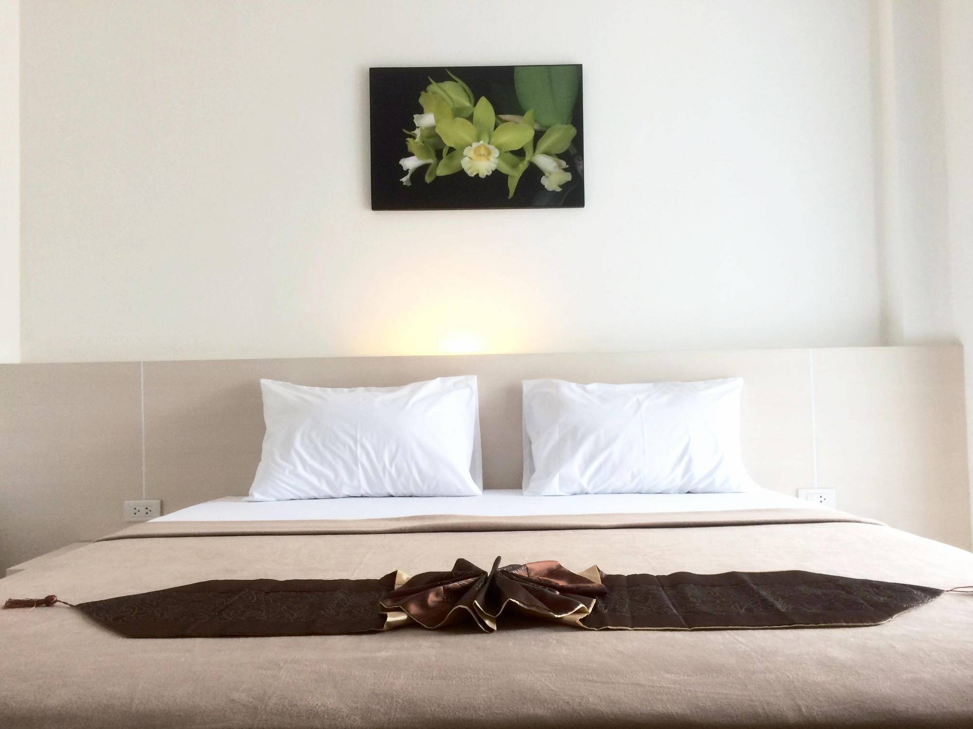 Phuthara Hostel Phuket Esterno foto
