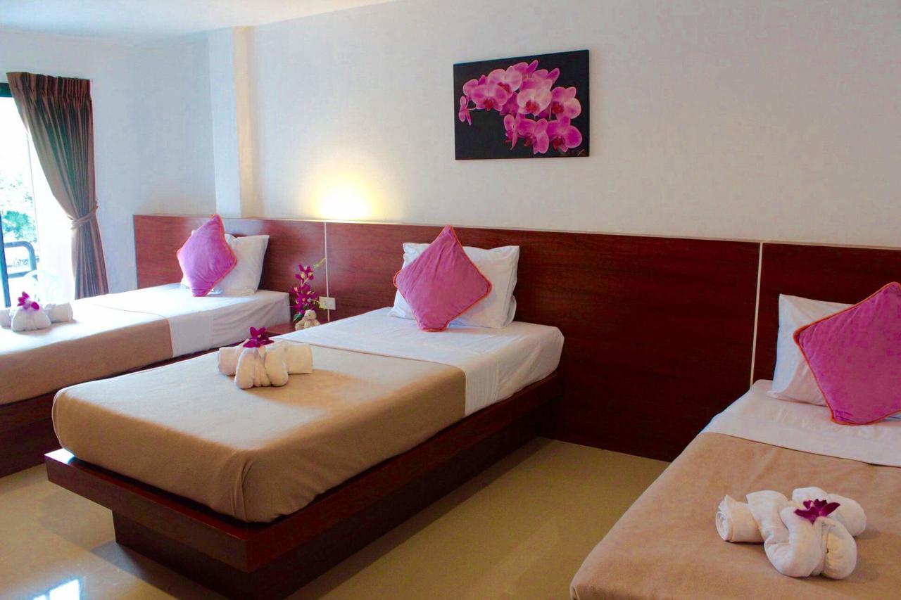 Phuthara Hostel Phuket Esterno foto