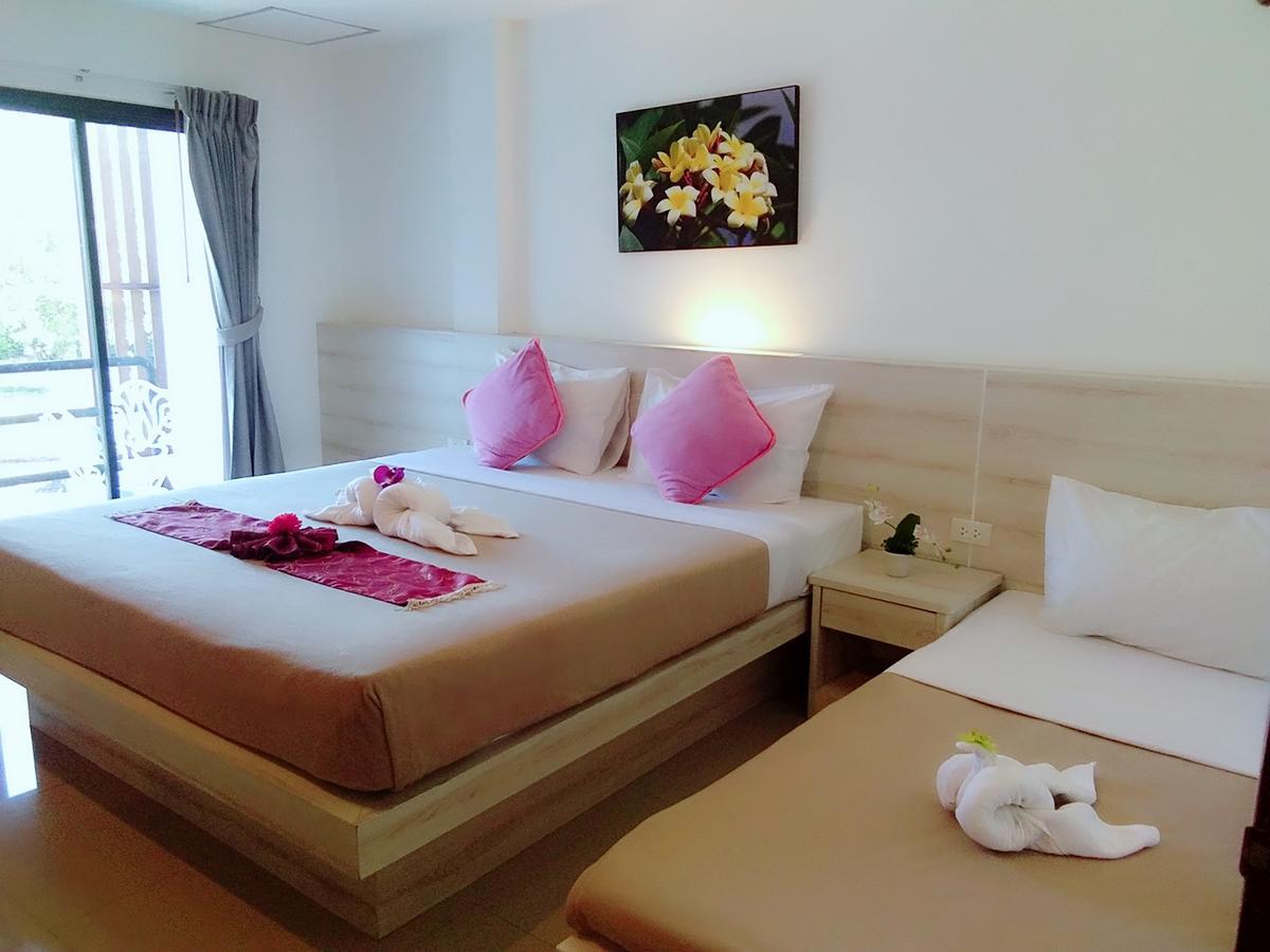 Phuthara Hostel Phuket Esterno foto