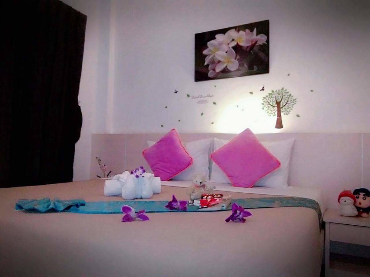 Phuthara Hostel Phuket Esterno foto