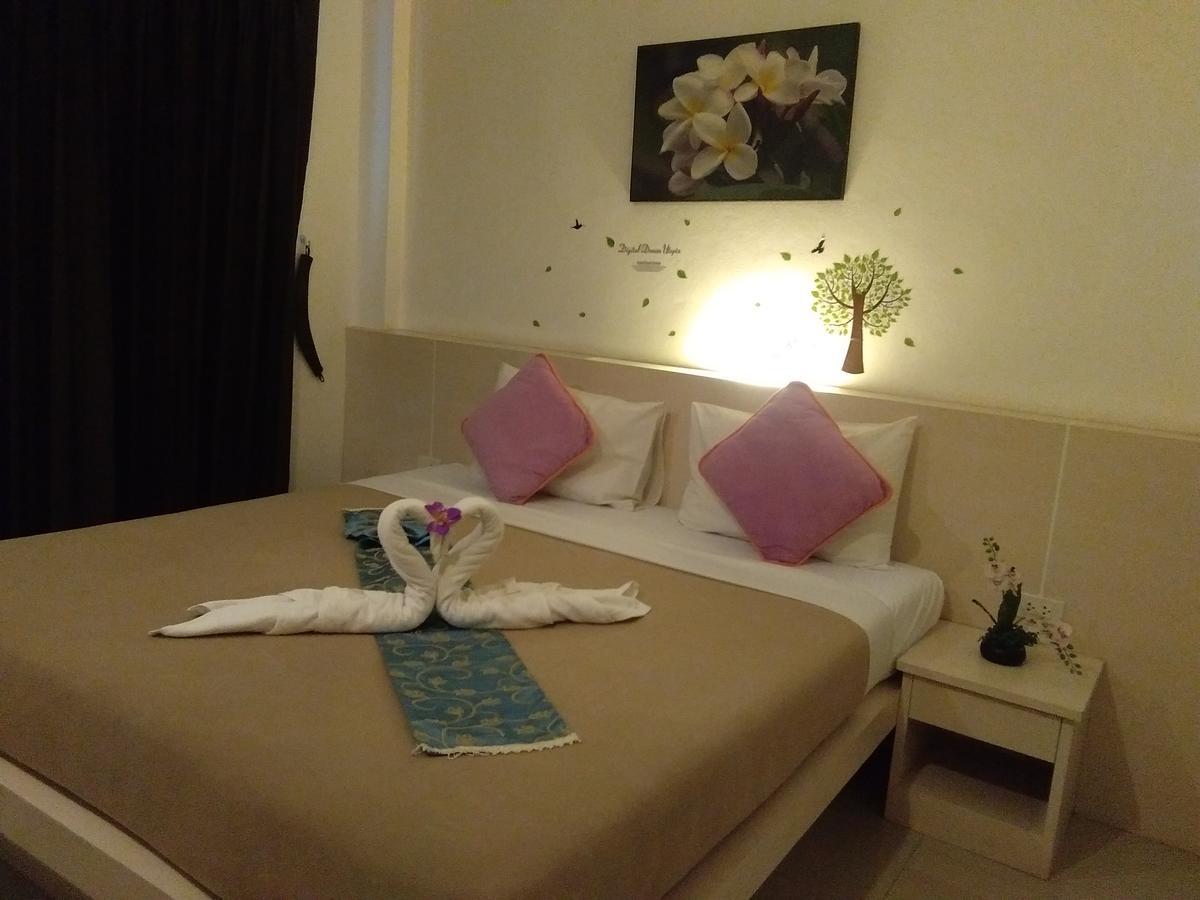 Phuthara Hostel Phuket Esterno foto