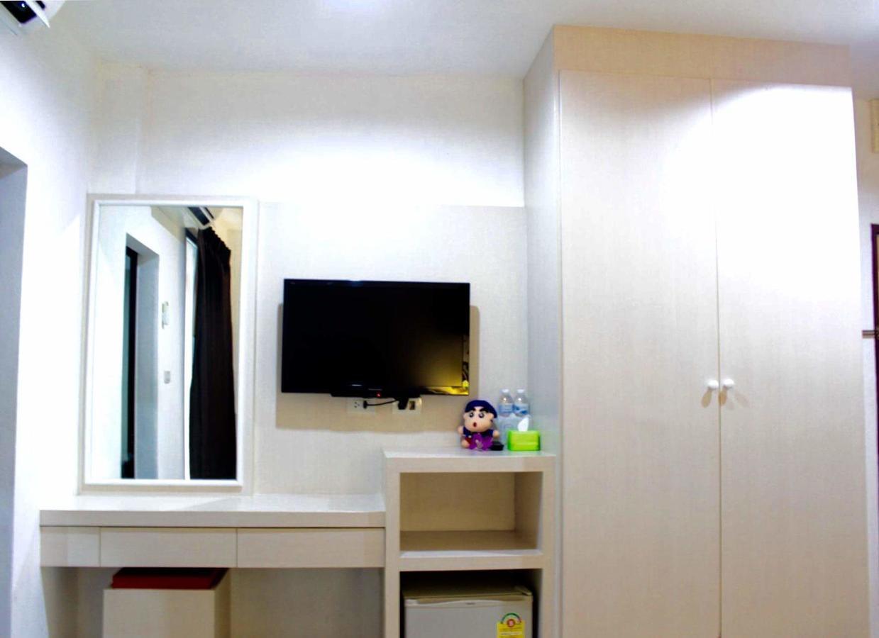 Phuthara Hostel Phuket Esterno foto