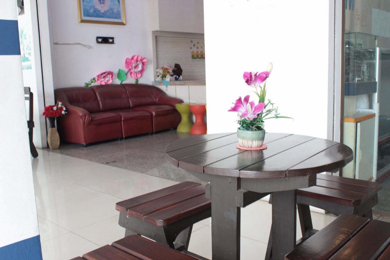 Phuthara Hostel Phuket Esterno foto