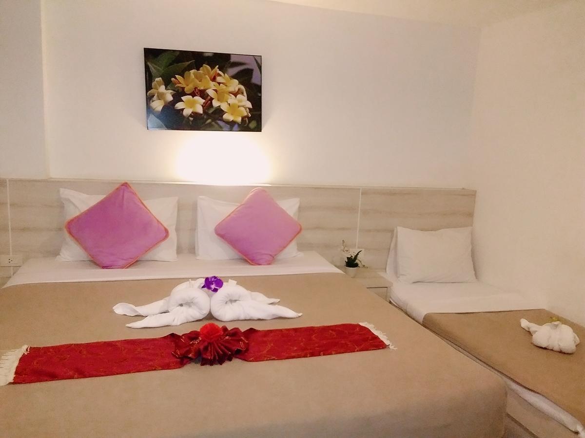 Phuthara Hostel Phuket Esterno foto