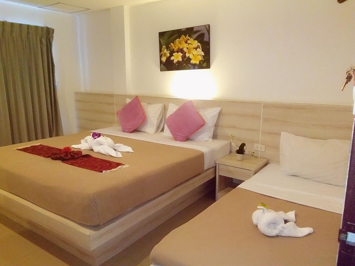 Phuthara Hostel Phuket Esterno foto