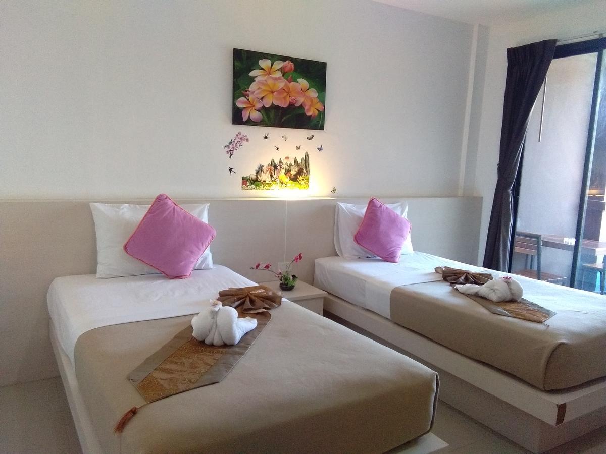 Phuthara Hostel Phuket Esterno foto