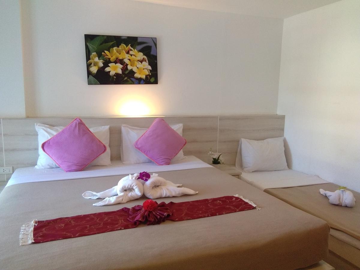 Phuthara Hostel Phuket Esterno foto