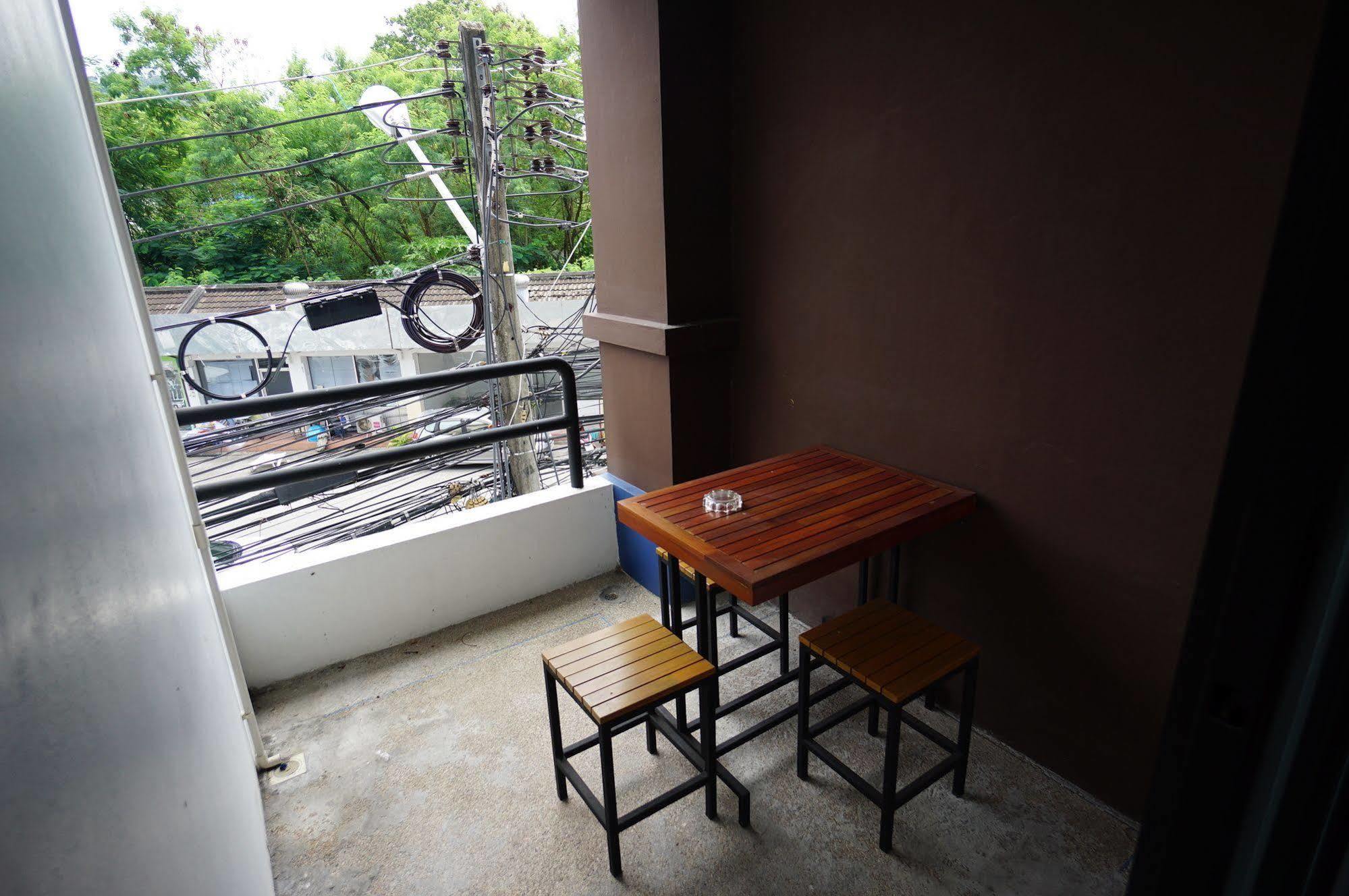 Phuthara Hostel Phuket Esterno foto