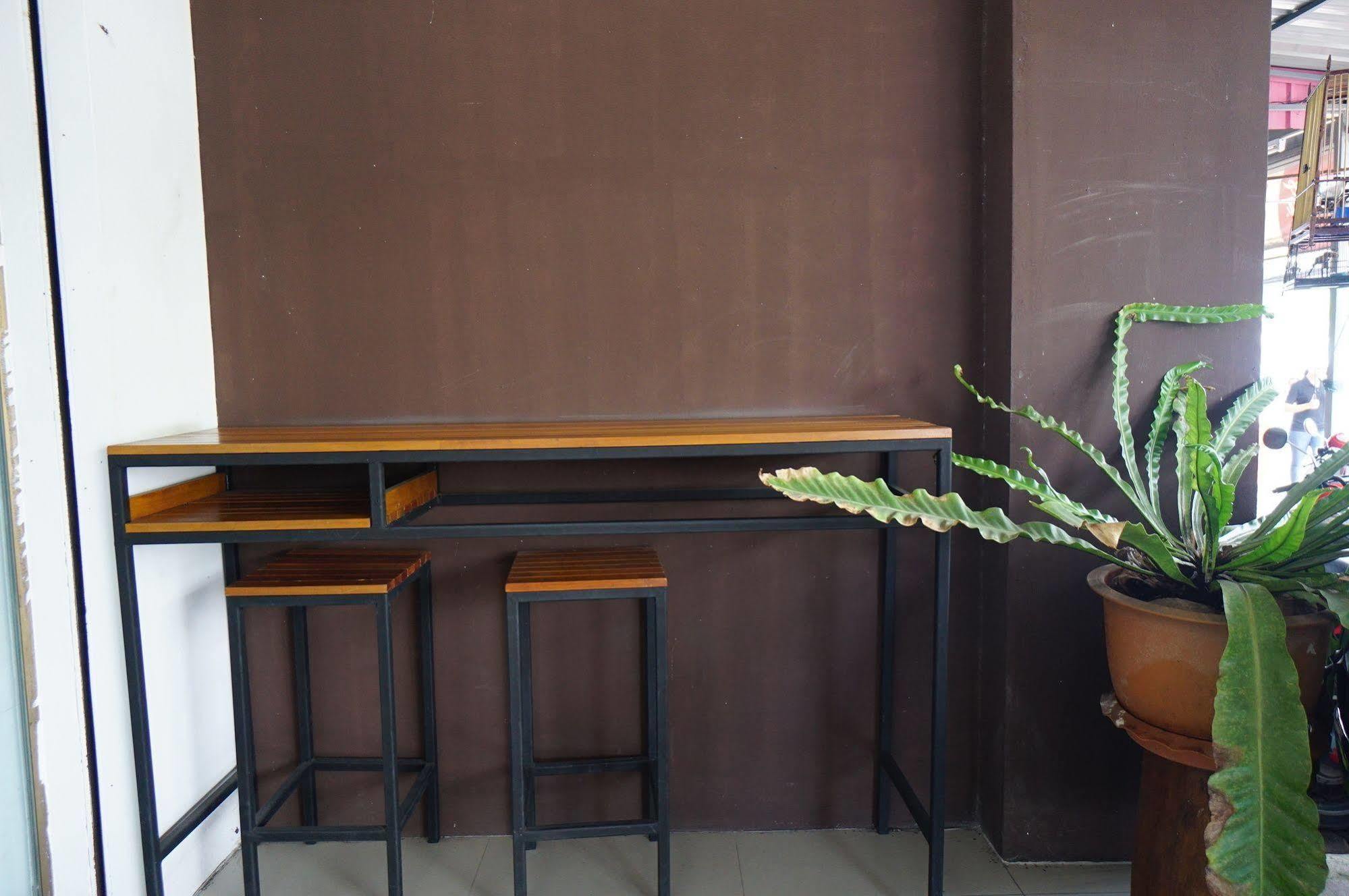 Phuthara Hostel Phuket Esterno foto